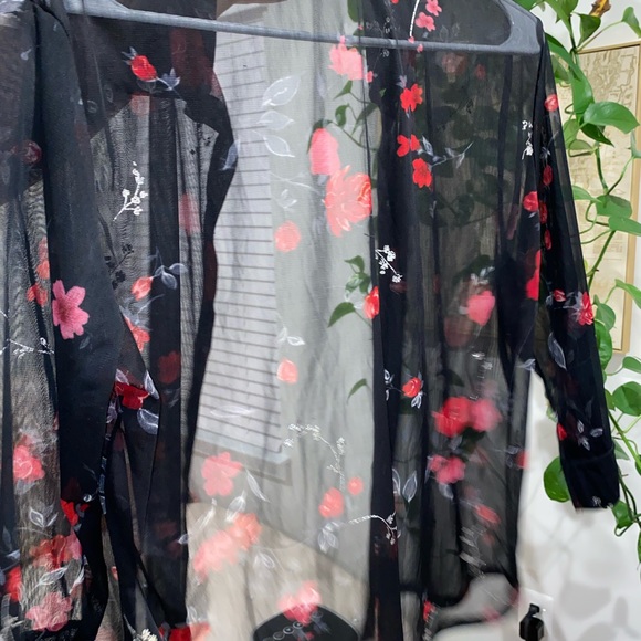 Vintage sheer rose floral button up top - Picture 6 of 9